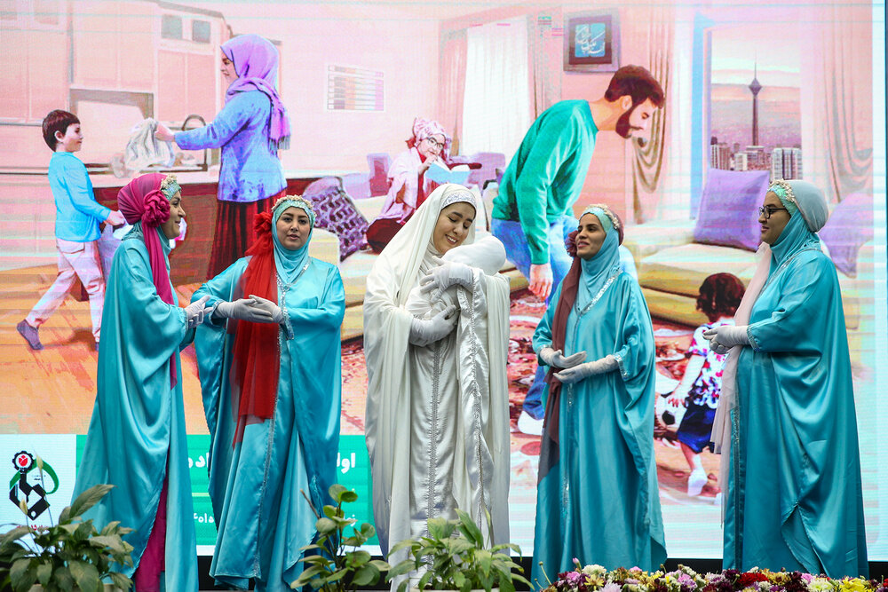 رویداد مثبت پنج و آغاز توزیع بسته‌های "لبخند مادری" توسط ستاد اجرایی فرمان امام