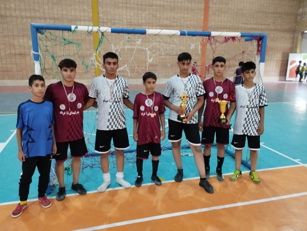 برگزاری مسابقات فوتبال خیابانی در رده نوجوانان و جوانان در محلات شیراز