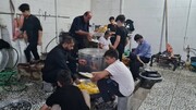 پخت غذای نذری در محلات حاشیه‌نشین توسط خانه احسان چغادک