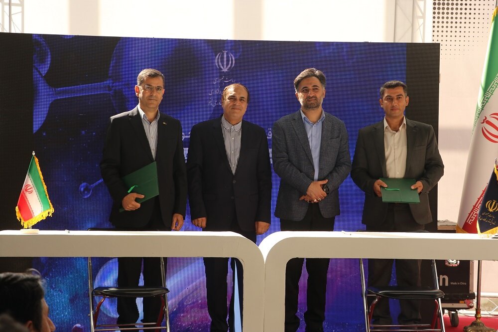 امضای قرارداد سرمایه گذاری هلدینگ صنایع نانو تک آینده جهت توسعه محصول بلنکت منعطف آیروژل در نمایشگاه نانو