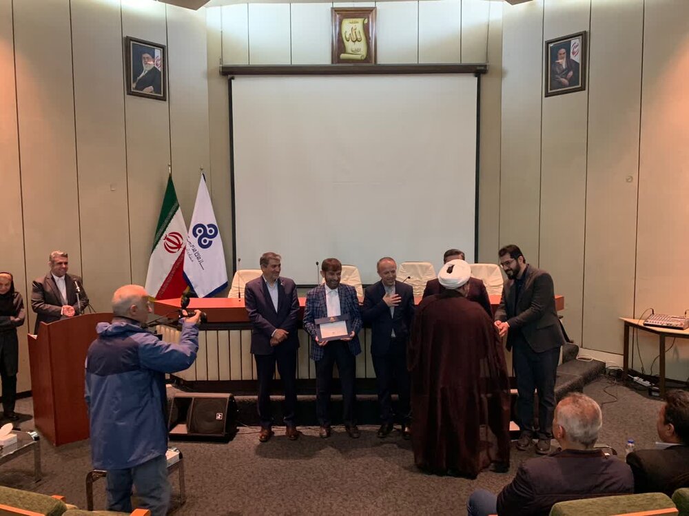  گواهی پایان دوره مروجان مسئولیت اجتماعی به شهرداران کوچه ها،مسئولین پهنه های محلات منطقه 15 تهران تحویل داده شد
