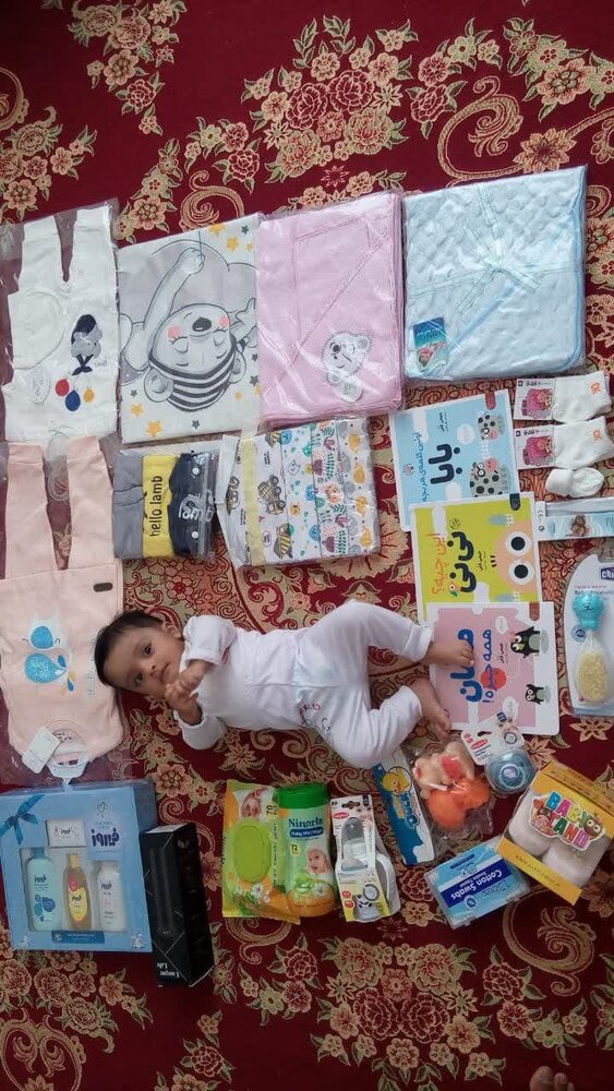 اهدای 20بسته لبخند مادری به همت بنیاد 15 خرداد ستاد در خراسان جنوبی