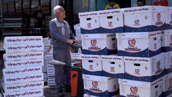 اهدای بسته‌های لبخند مادری به چندقلوهای سراسر ایران