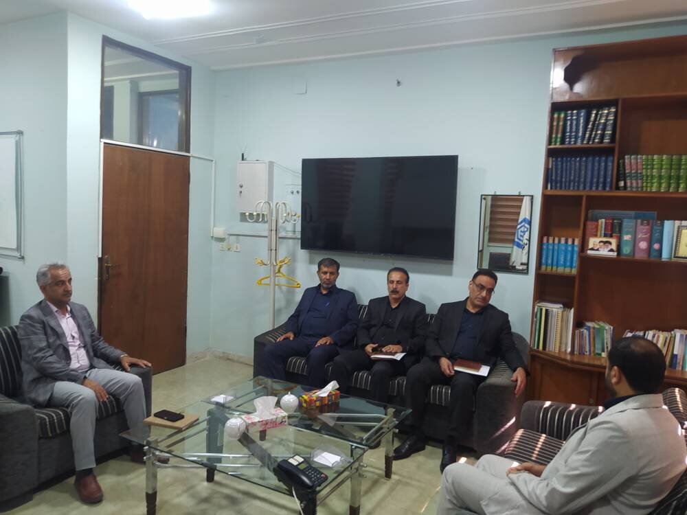 دیدار مدیرکل ثبت اسناد و املاک استان بوشهر با مدیرکل ستاد اجرایی فرمان حضرت امام (ره)