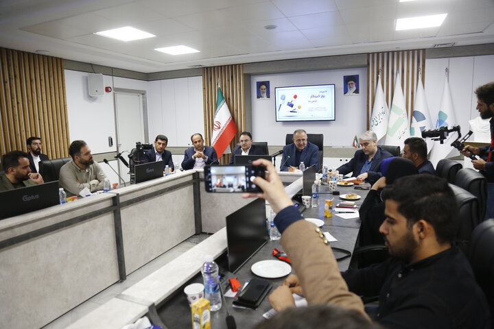 روزخبرنگار