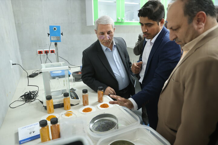 افتتاح کارخانه فرآوری گیاهان دارویی در گچساران توسط ستاد اجرایی فرمان امام