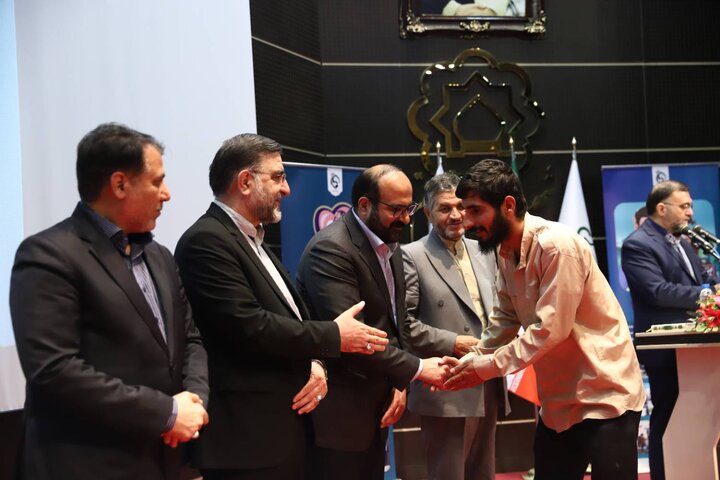 تجلیل از فعالان حوزه جمعیت در استان قم