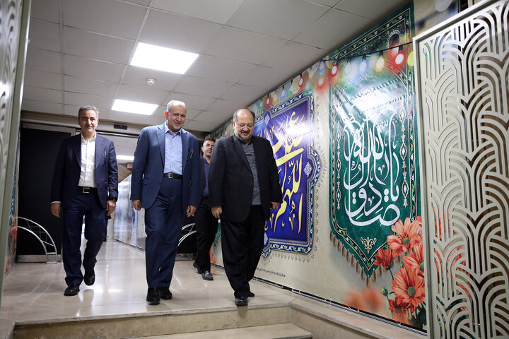 حضور محمد شریعتمداری در مراسم تودیع و معارفه رییس ستاد اجرایی فرمان امام