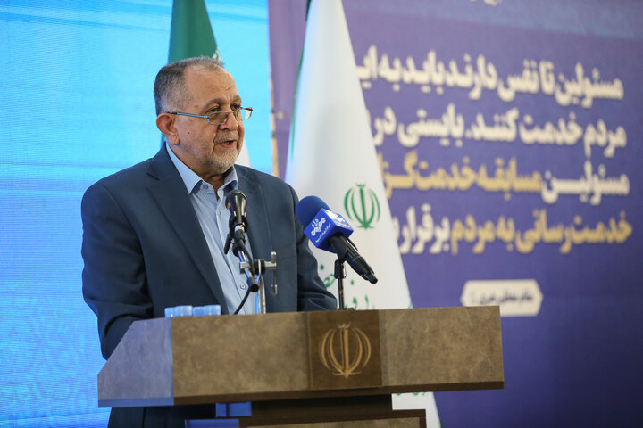 عارف نوروزی سرپریست سابق ستاد اجرایی فرمان امام در مراسم تودیع و معارفه رییس ستاد 