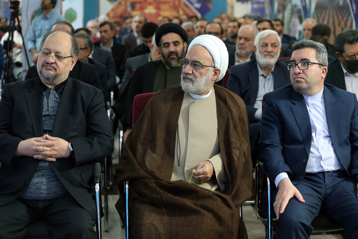 حضور محمد شریعتمداری و  محمد مصدق، معاون اول قوه قضاییه در مراسم تودیع و معارفه رییس ستاد اجرایی فرمان امام