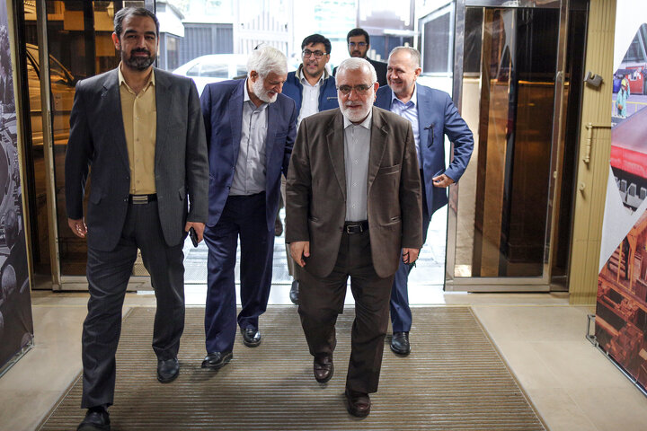 حضور سید مرتضی بختیاری، رییس کمیته امداد در مراسم تودیع و معارفه رییس ستاد اجرایی فرمان امام