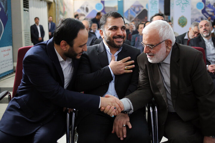 حضور سید مرتضی بختیاری رییس کمیته امداد، عیسی زارع پور وزیر ارتباطات و علی بهادری جهرمی سخنگوی دولت در مراسم تودیع و معارفه رییس ستاد اجرای فرمان امام