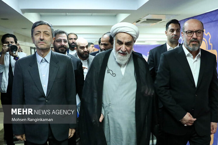 حضور آیت الله محمدی گلپایگانی در مراسم تودیع و معارفه «رئیس بنیاد مستضعفان»