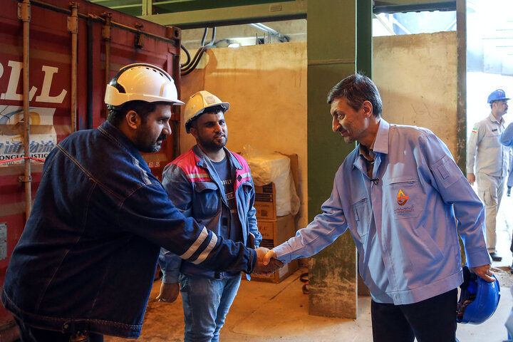 بازدید فتاح رییس ستاد اجرایی فرمان امام از نیروگاه سیکل ترکیبی آبادان