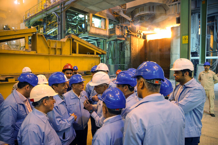 بازدید فتاح رییس ستاد اجرایی فرمان امام از کارخانه فولاد جهان‌آٰرا اروند خرمشهر