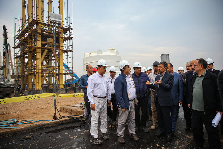 بازدید فتاح رییس ستاد اجرایی فرمان امام از پروژه‌ کاغذ سبز خوزستان 