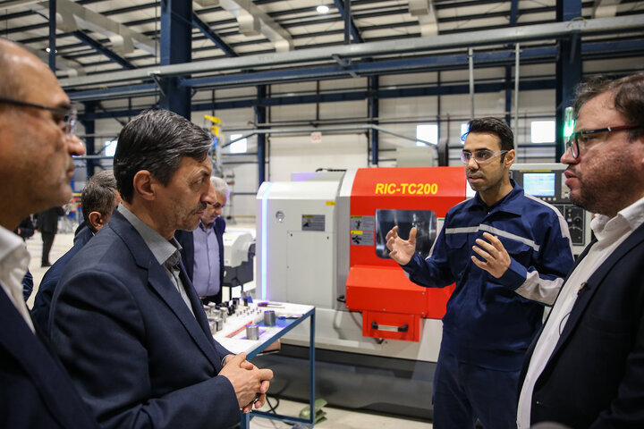 بازدید فتاح رییس ستاد اجرایی فرمان امام از شرکت پترو فرازآور ساحل تدبیر