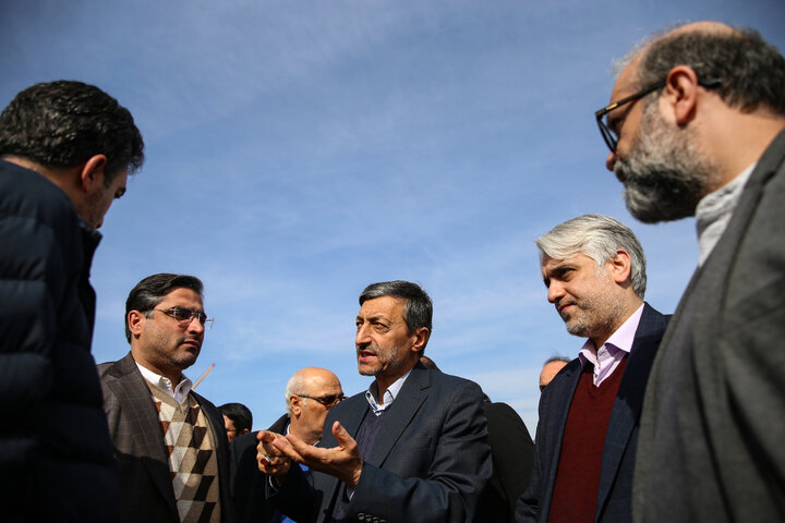 بازدید سید پرویز فتاح رییس ستاد اجرایی فرمان امام از پروژه کارخانه چادرمشکی در استان قم 