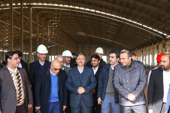 بازدید سید پرویز فتاح رییس ستاد اجرایی فرمان امام از پروژه کارخانه چادرمشکی در استان قم 