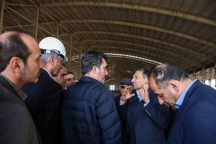 بازدید سید پرویز فتاح رییس ستاد اجرایی فرمان امام از پروژه کارخانه چادرمشکی در استان قم 