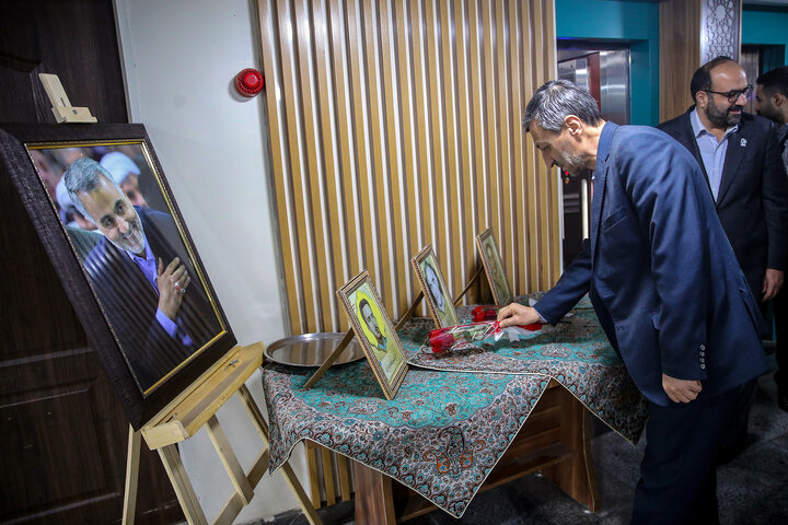 بازدید رئیس ستاد اجرایی فرمان امام از بنیاد ۱۵خرداد