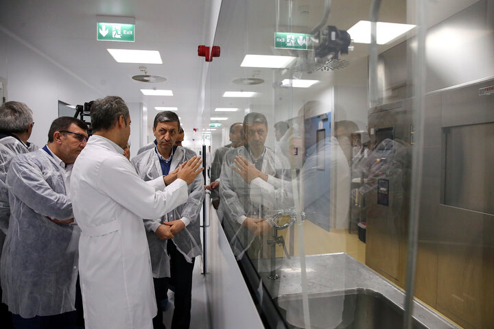 بازدید فتاح از شهرک دارویی برکت