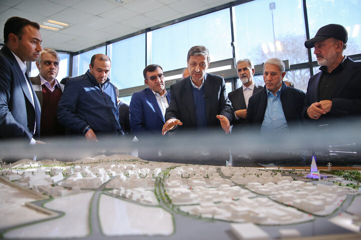 بازدید فتاح از شهرک دارویی برکت