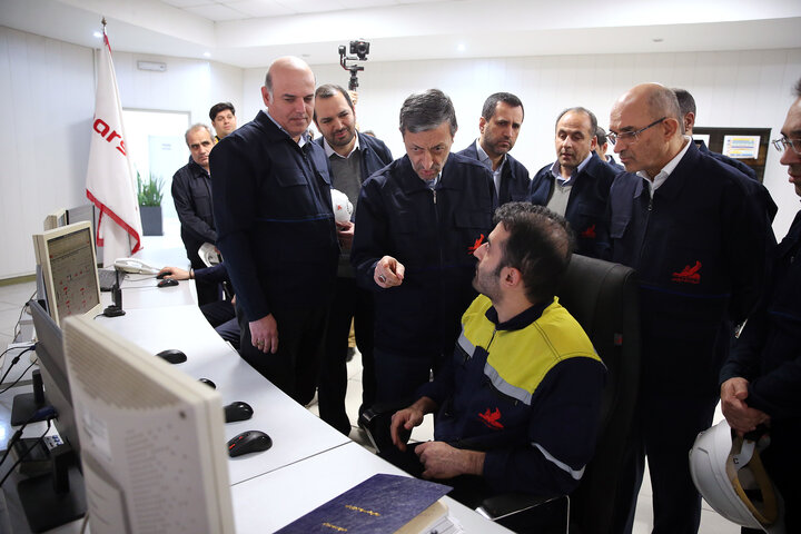 بازدید رئیس ستاد اجرایی فرمان امام از پالایشگاه نفت پارس