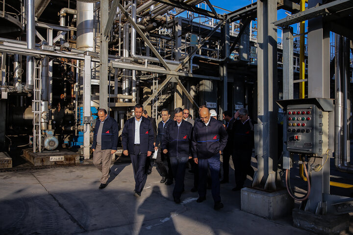 بازدید رئیس ستاد اجرایی فرمان امام از پالایشگاه نفت پارس