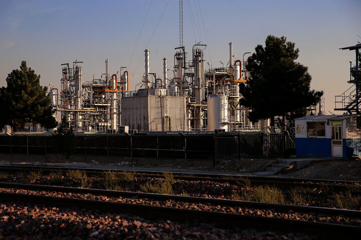 بازدید رئیس ستاد اجرایی فرمان امام از پالایشگاه نفت پارس