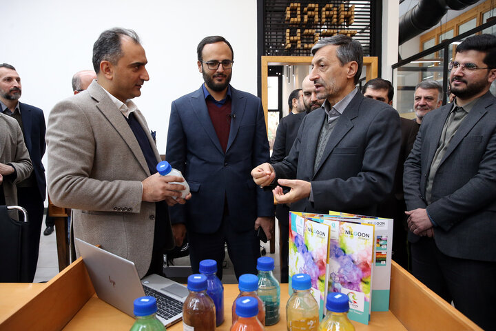 بازدید سیدپرویز فتاح رئیس ستاد اجرایی فرمان امام از شرکت های دانش بنیان ستاد اجرايى