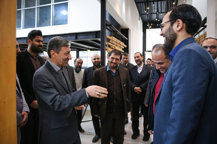 بازدید سیدپرویز فتاح رئیس ستاد اجرایی فرمان امام از شرکت های دانش بنیان ستاد اجرايى
