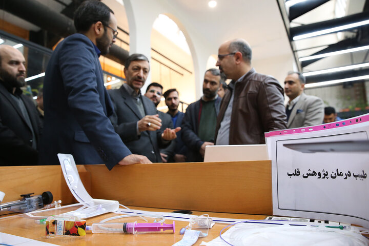 بازدید سیدپرویز فتاح رئیس ستاد اجرایی فرمان امام از شرکت های دانش بنیان ستاد اجرايى