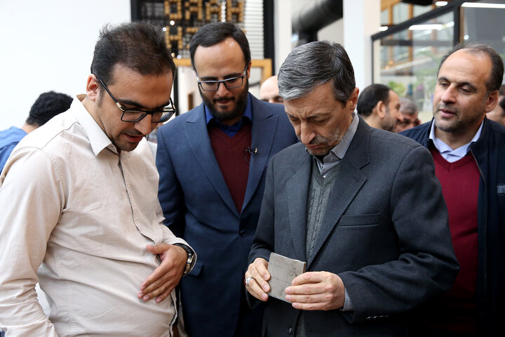 بازدید سیدپرویز فتاح رئیس ستاد اجرایی فرمان امام از شرکت های دانش بنیان ستاد اجرايى