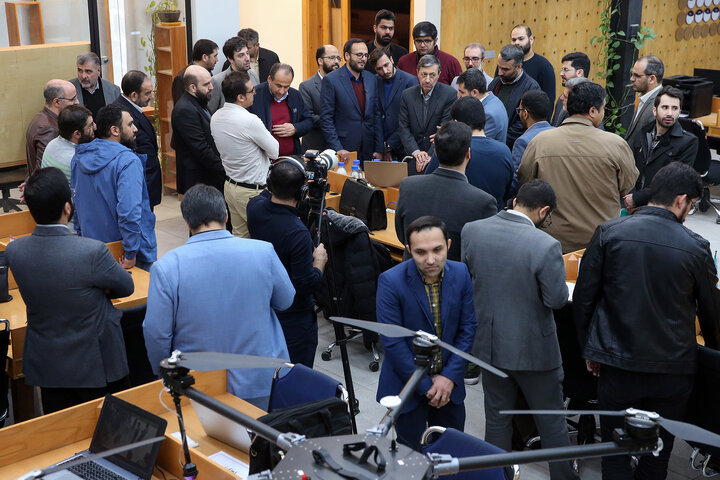 بازدید سیدپرویز فتاح رئیس ستاد اجرایی فرمان امام از شرکت های دانش بنیان ستاد اجرايى