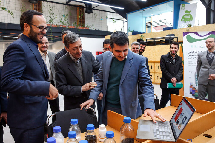 بازدید سیدپرویز فتاح رئیس ستاد اجرایی فرمان امام از شرکت های دانش بنیان ستاد اجرايى
