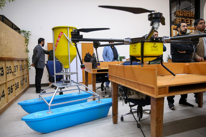 بازدید سیدپرویز فتاح رئیس ستاد اجرایی فرمان امام از شرکت های دانش بنیان ستاد اجرايى