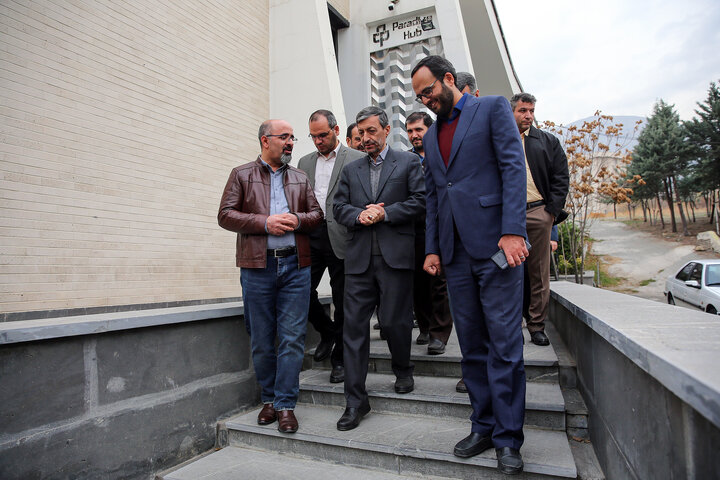 بازدید سیدپرویز فتاح رئیس ستاد اجرایی فرمان امام از شرکت های دانش بنیان ستاد اجرايى