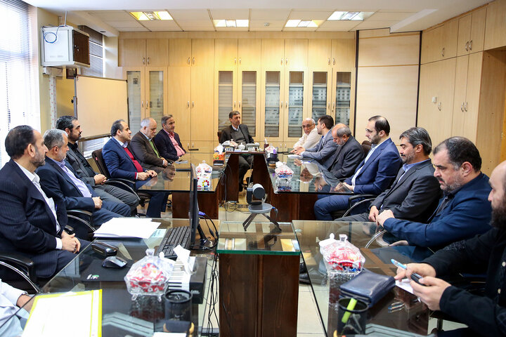 بازدید فتاح از سازمان اموال و املاک ستاد اجرایی فرمان امام