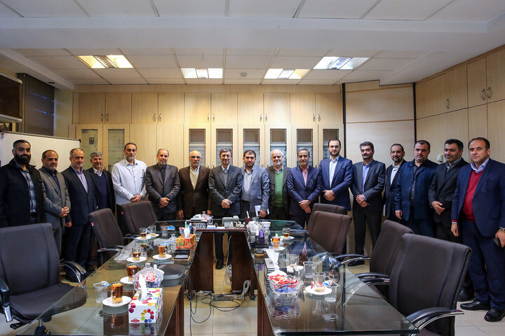 بازدید فتاح از سازمان اموال و املاک ستاد اجرایی فرمان امام