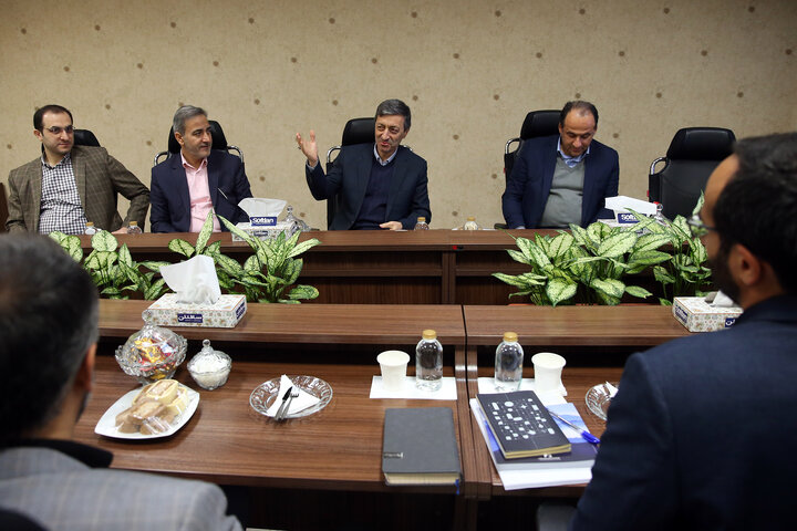 جلسه سیدپرویز فتاح رئیس ستاد اجرایی فرمان امام با مدیران موسسه دانش بنیان برکت