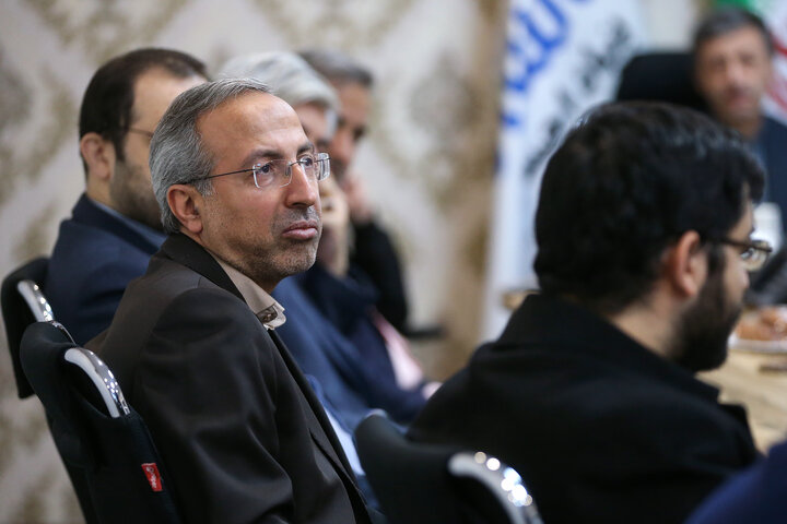 جلسه رئیس ستاد اجرایی فرمان امام با مدیران بنیاد احسان