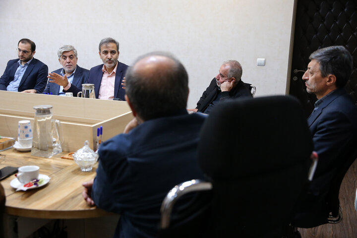 جلسه رئیس ستاد اجرایی فرمان امام با مدیران بنیاد احسان