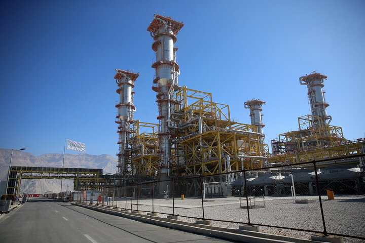 بازدید فتاح از پالایشگاه پارسیان سپهر