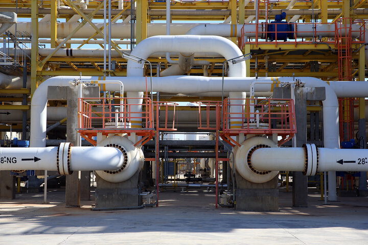 بازدید فتاح از پالایشگاه پارسیان سپهر