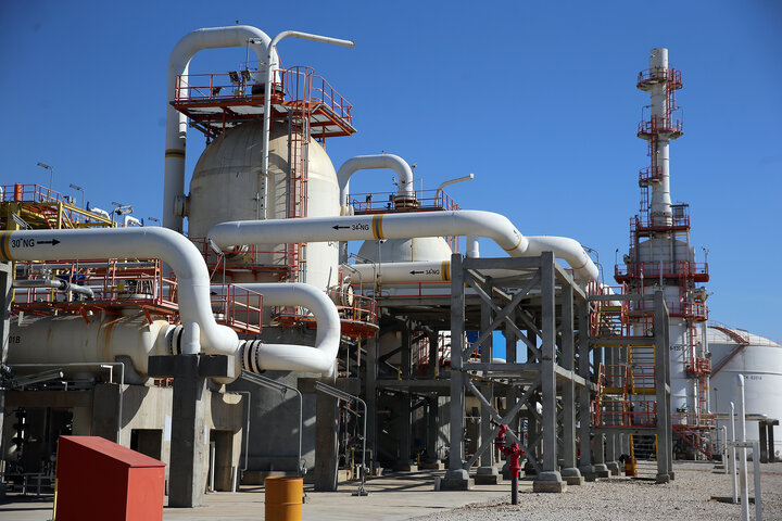 بازدید فتاح از پالایشگاه پارسیان سپهر