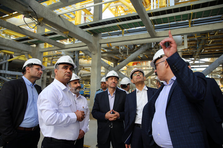 بازدید فتاح از پالایشگاه پارسیان سپهر