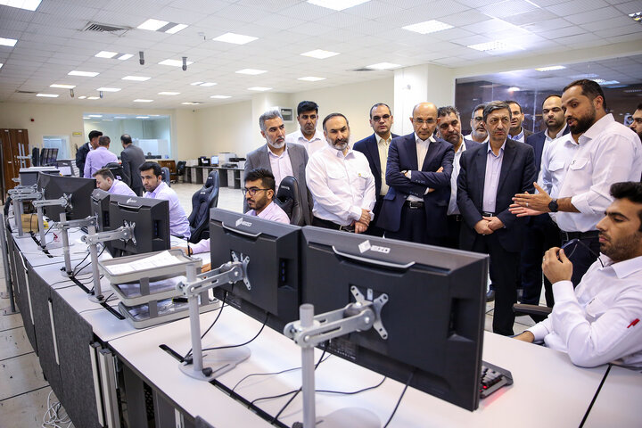 بازدید فتاح از پالایشگاه پارسیان سپهر