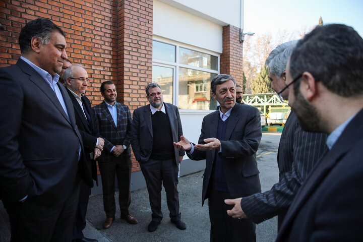 بازدید رئیس ستاد اجرایی فرمان امام از کارخانه‌های تولید دارو و ایران دارو