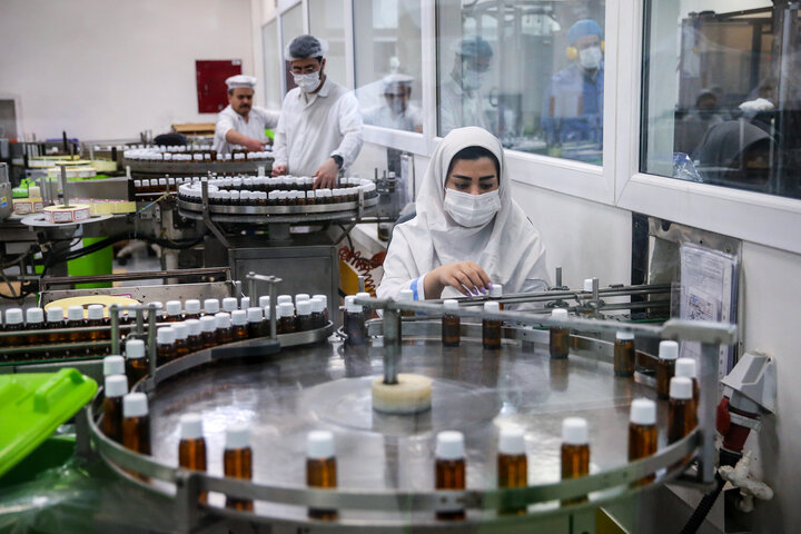 بازدید رئیس ستاد اجرایی فرمان امام از کارخانه‌های تولید دارو و ایران دارو